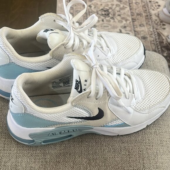 Nike Shoes - Womens Nike Air size 6